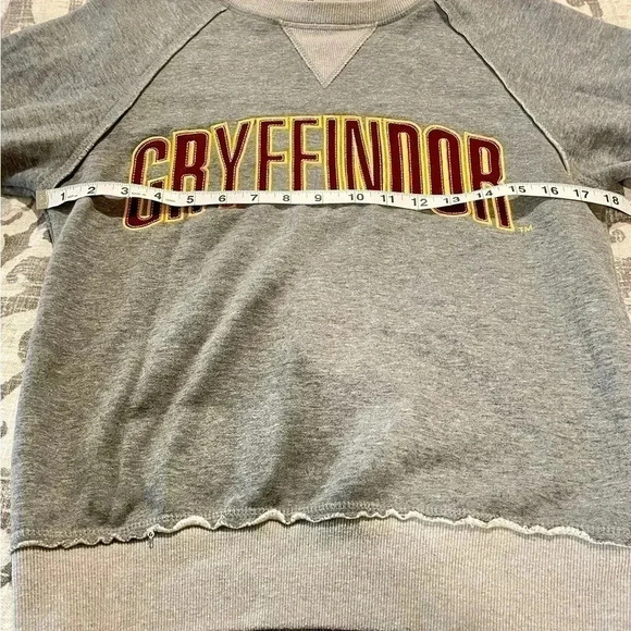 Harry Potter Sweatshirt Womens XS Wizarding World Gryffindor Universal Studios - Picture 3 of 7